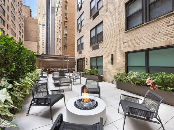 110 Central Park South image 47 of 48