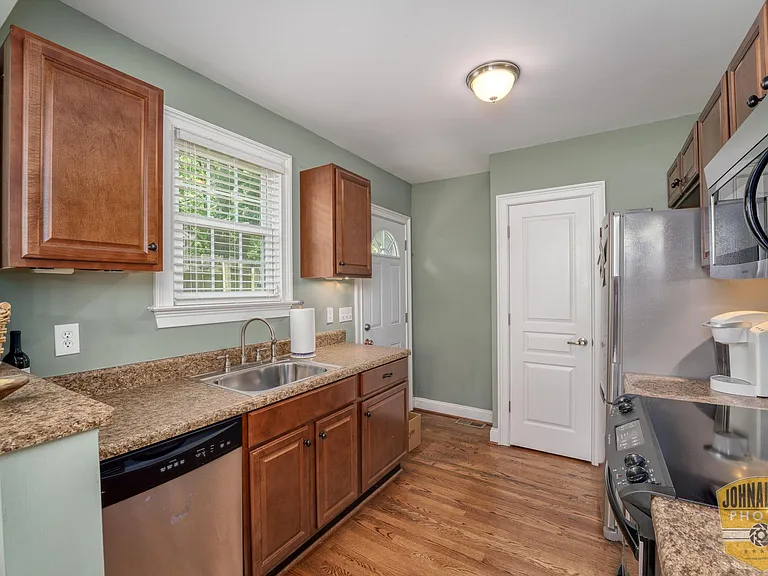 528 Rosedale Ave — Photo 11