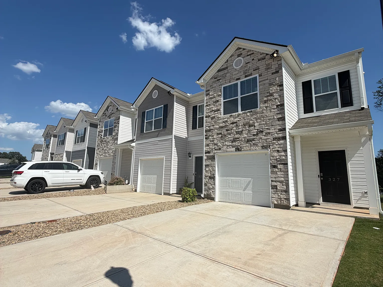 3 bed, 1500 sqft, $1,950 — Photo 2