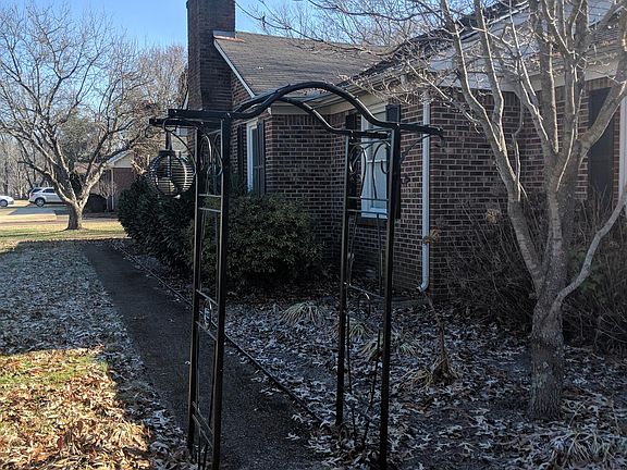 5th image of 2563 Angelyn Dr