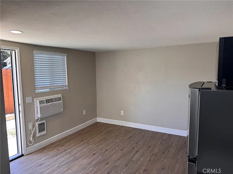 17451 Bromley Ave — Photo 4