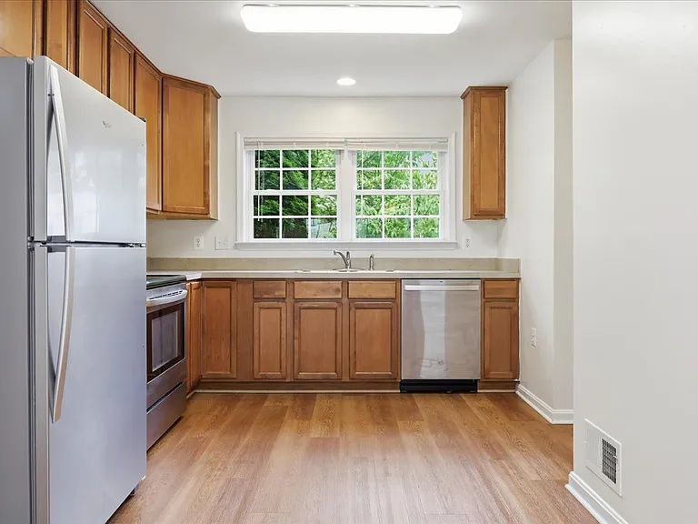 32 Mabel Ln — Photo 4
