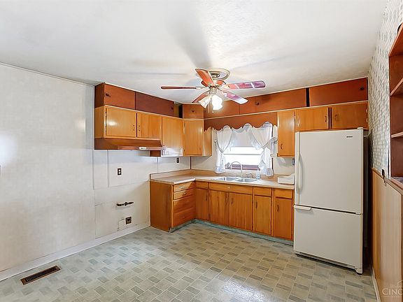 4th image of 2641 Onaoto Ave