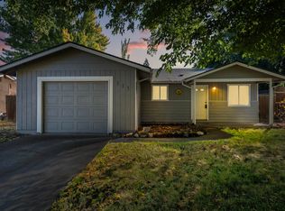 315 S Buchanan Ave, Eagle Point, OR 97524