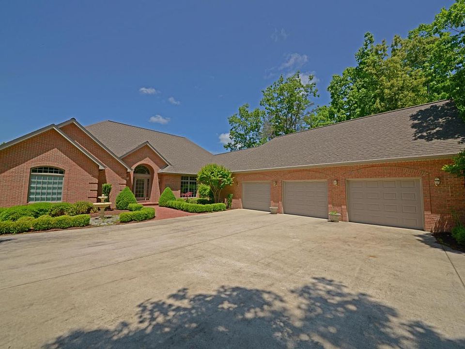 1st image of 207 Markham Ln