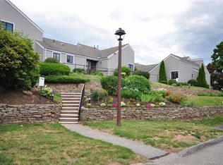 102 Hollister Way S #102, Glastonbury, CT 06033