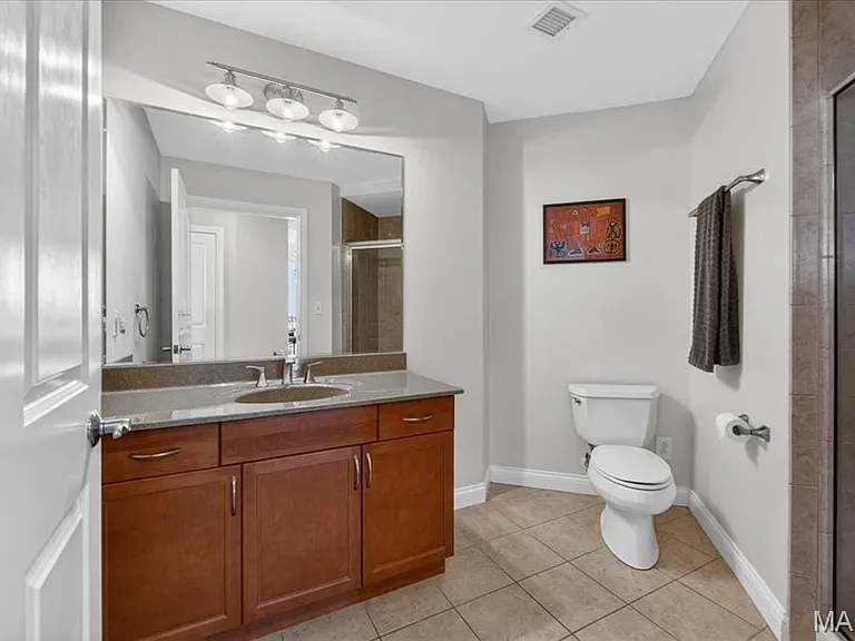 Full second bathroom next to the 2nd bedroom.