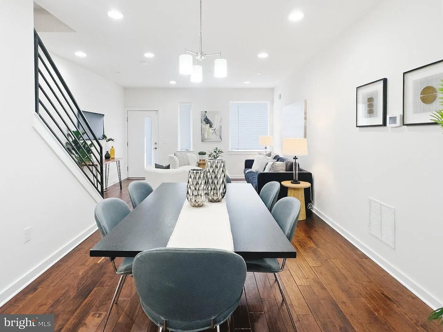 3 bed, 2.5 bath, 2565 sqft, $2,995 — Photo 3