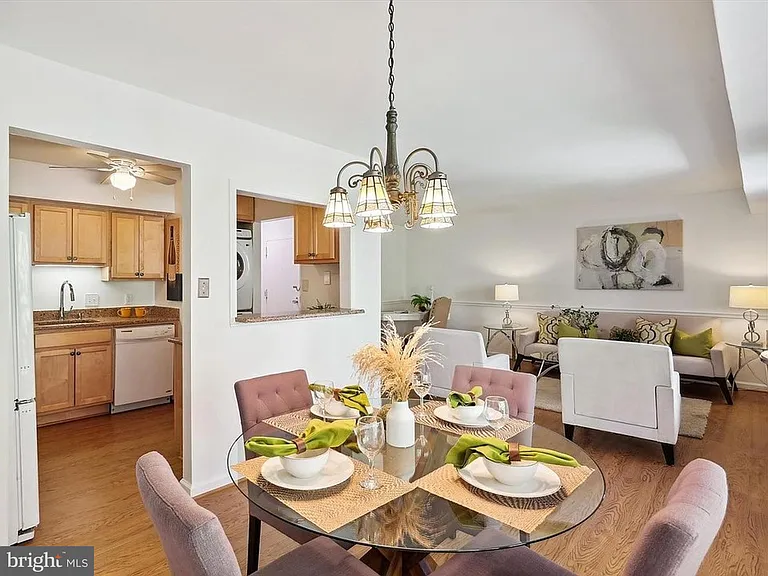 10 Monroe St #302 — Photo 8
