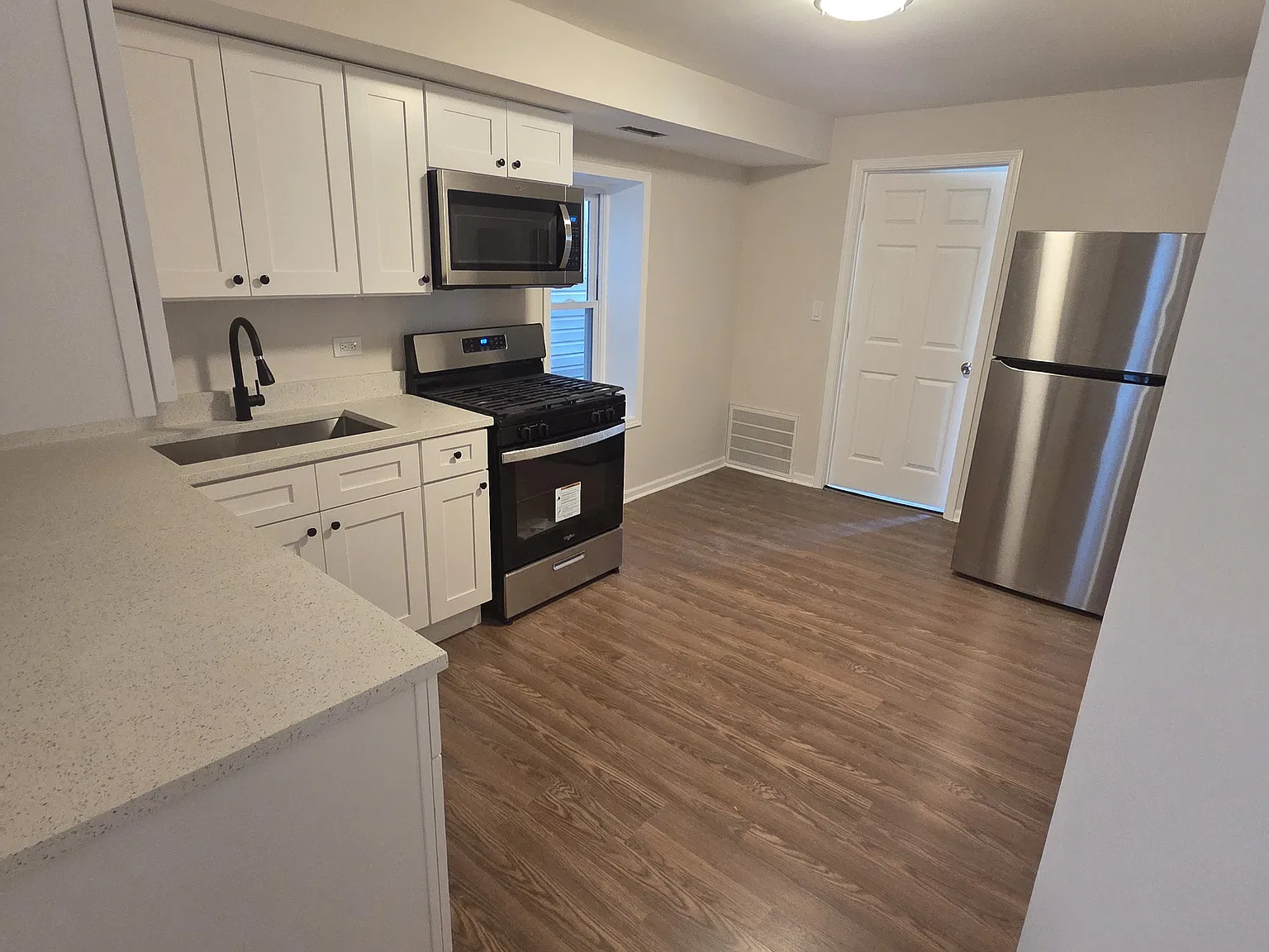 2828 S Keeler Ave — Photo 2