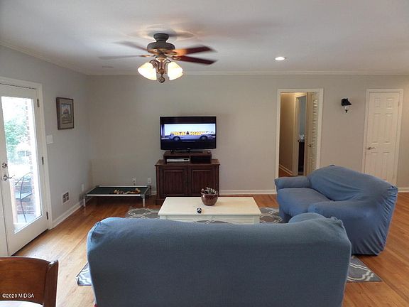 5th image of 1144 Newport Rd