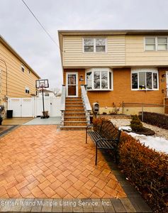 523 Naughton Ave, Staten Island, NY, 10305