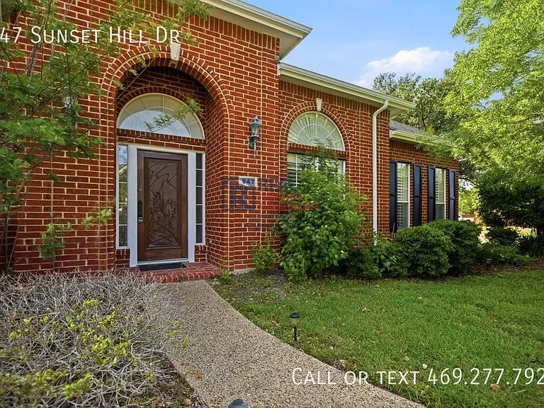 947 Sunset Hill Dr — Photo 3