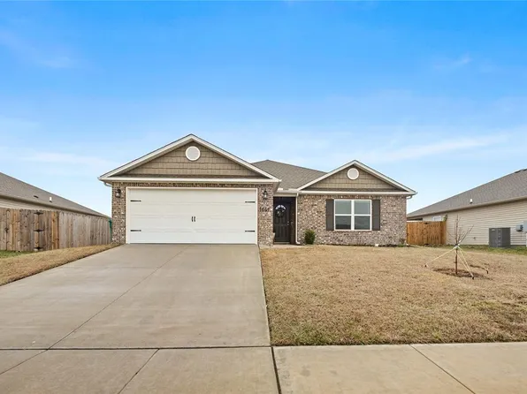 1641 Greenbank Dr, Centerton, AR 72719
