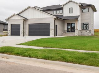 4117 N Interlachen Trl, Sioux Falls, SD 57107