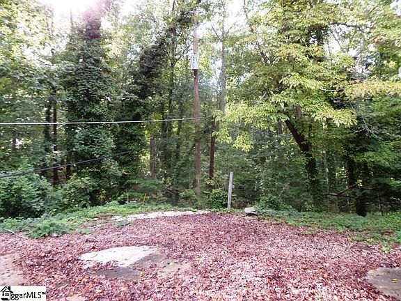 4th image of 204 Lakewood Dr
