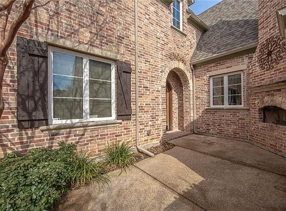 2nd image of 708 Chapel Hill Ln