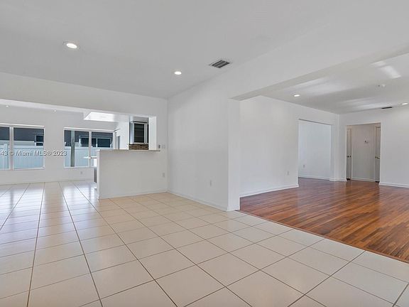 5th image of 440 E Di Lido Dr