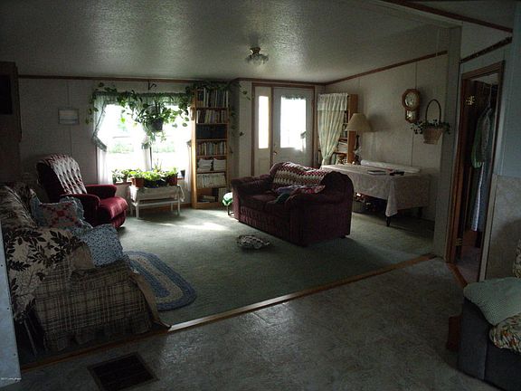 2nd image of 6871 N Highway 259
