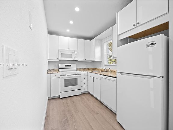 4th image of 4990 E Sabal Palm Blvd APT 202