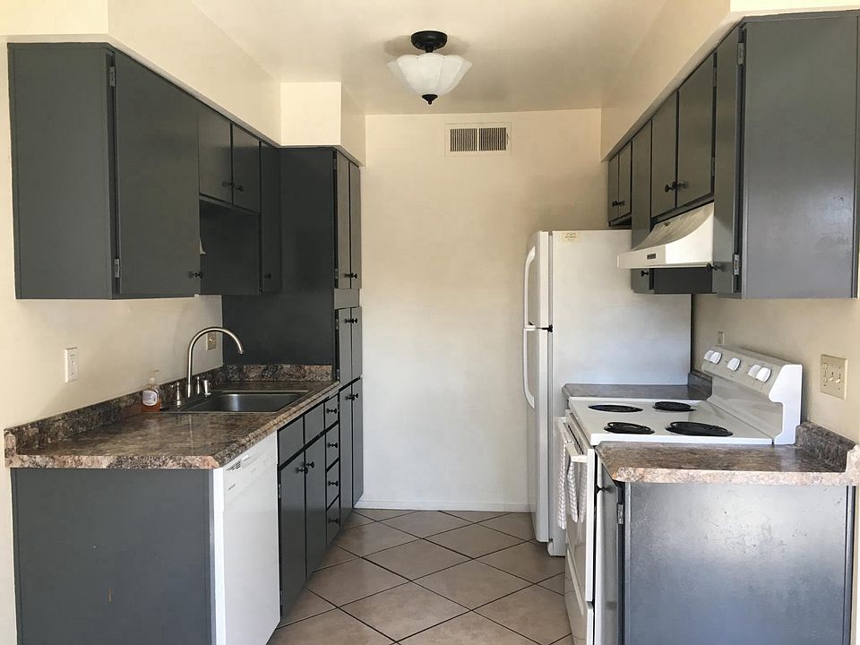 1st image of 1550 W Ashlan Ave APT 212
