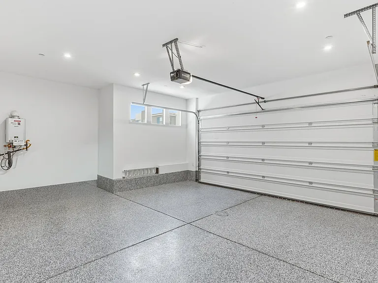 9858 Laurel Tree St — Photo 35