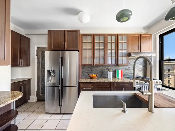 878 West End Avenue 16CD image 2 of 10