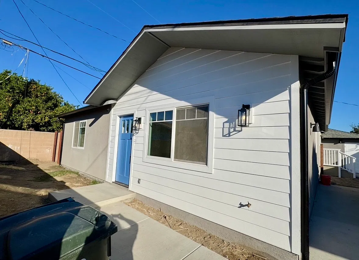 2 bed, 820 sqft, $2,799 — Photo 1