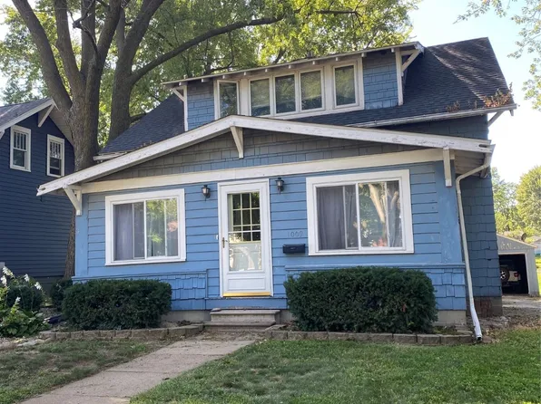 1009 W 1st St, Pella, IA 50219