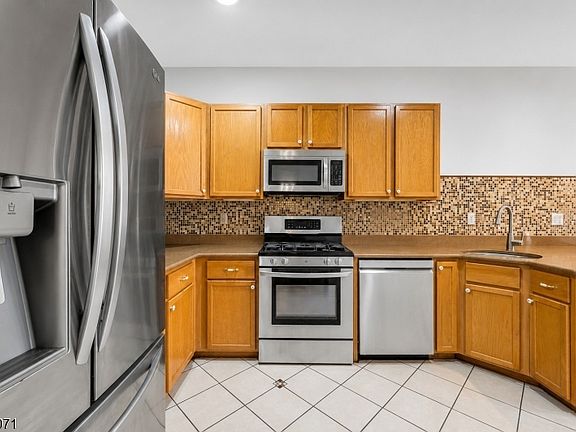 3rd image of 19 Gordon Cir