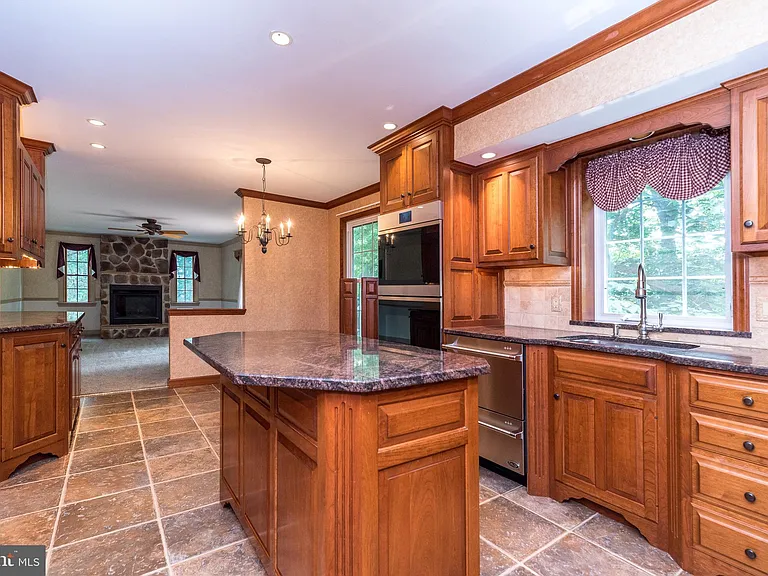 100 Live Oak Dr — Photo 21