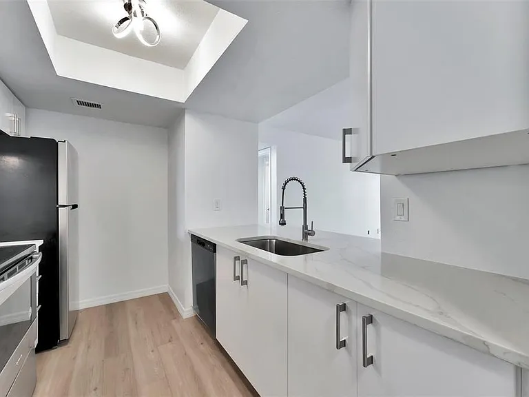 9940 7th Way N #101 — Photo 6
