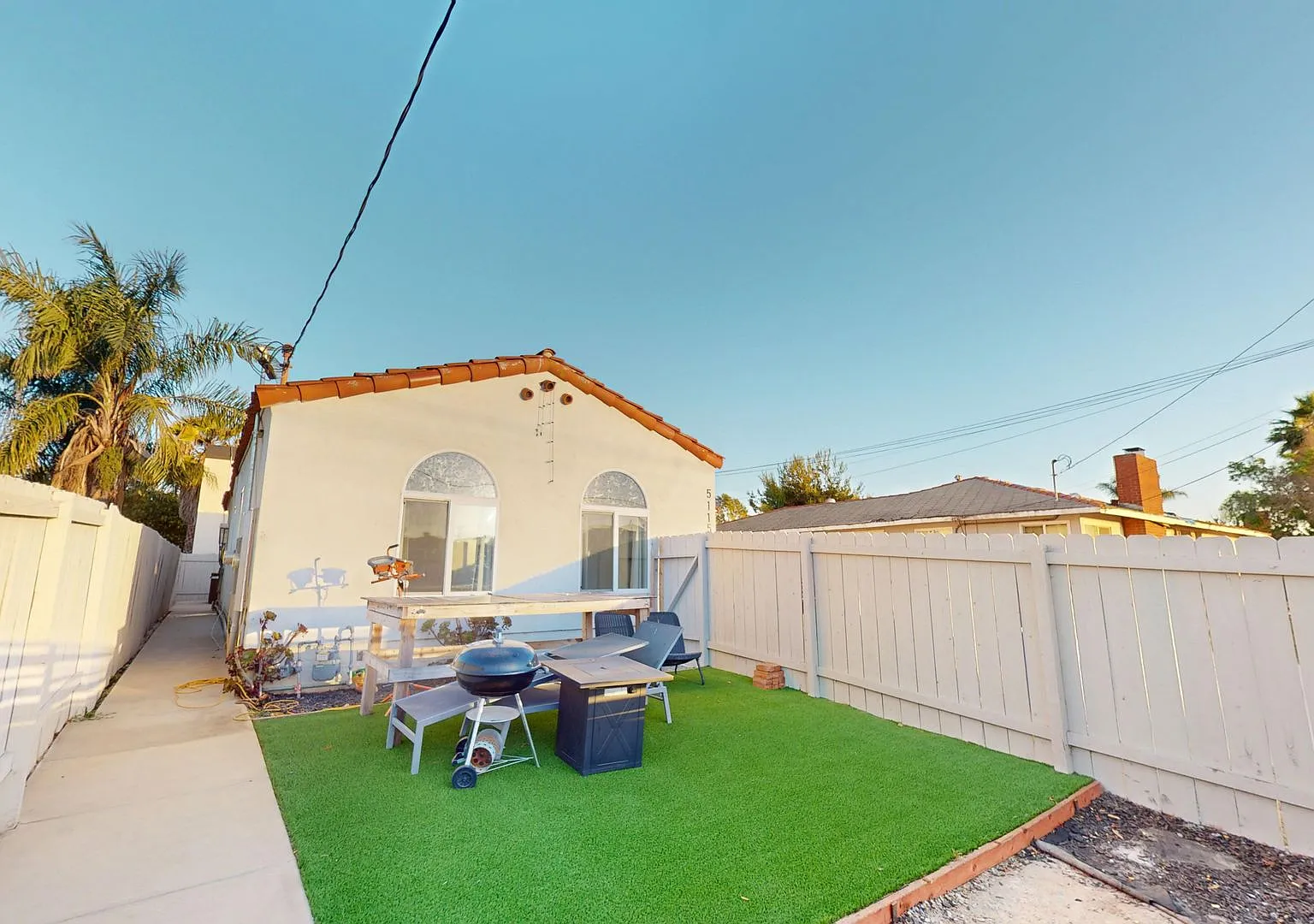Large 7 bed house with hot tub! — Photo 2