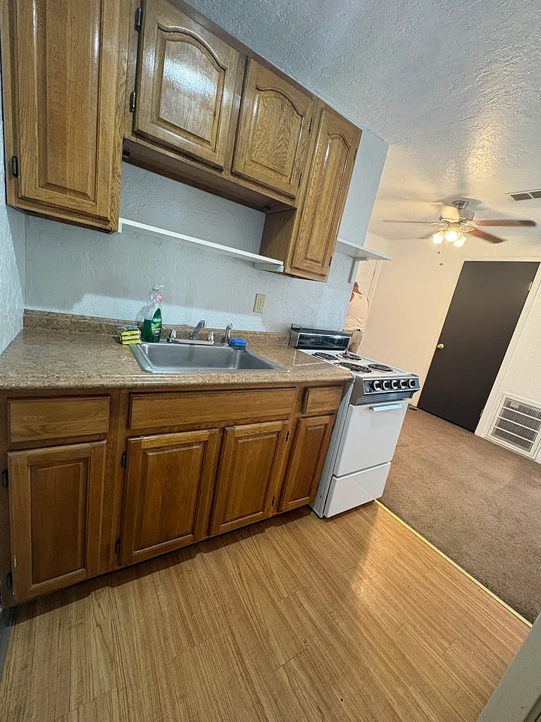 1 bed, 550 sqft, $735 — Photo 1