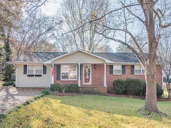 2nd image of 2054 Parkwood Dr