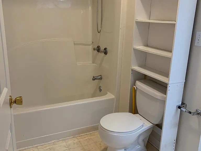 103 N Center St #E — Photo 8