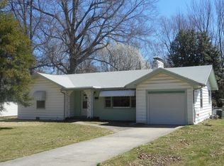 1520 S Luster Ave, Springfield, MO 65804