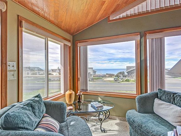 5th image of 636 Marine Dr