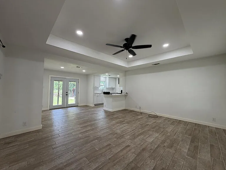 804 Clay St — Photo 2