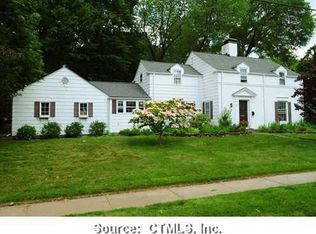 10 Blue Ridge Ln, West Hartford, CT 06117