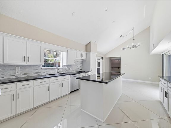 3rd image of 703 Queensmill Ct