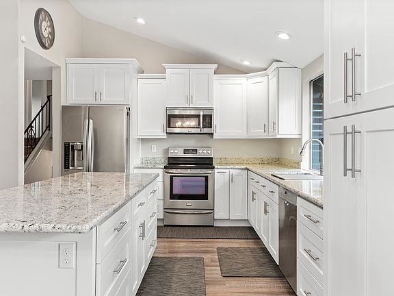 Upgraded Kitchen with new appliances