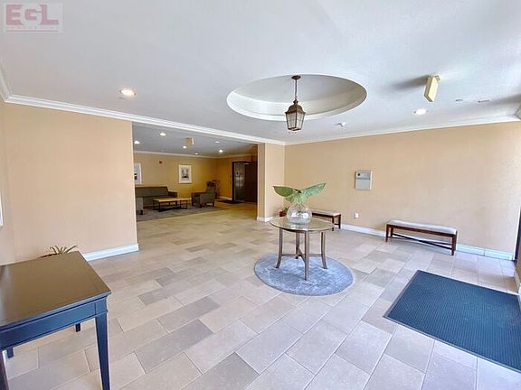 4th image of 837 N Hudson Ave Unit 301