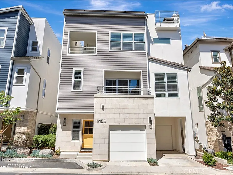 2105 Two Harbors Cir — Photo 1