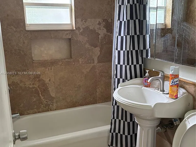 1422 Wiley St — Photo 9