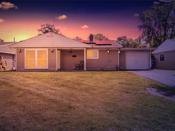 27 Cardinal Ln, Carpentersville, IL 60110