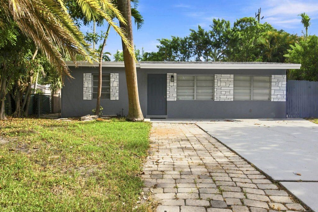 1472 NE 25TH Court, photo 2