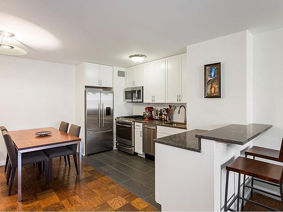 3rd image of 130 E 18th St APT 4X