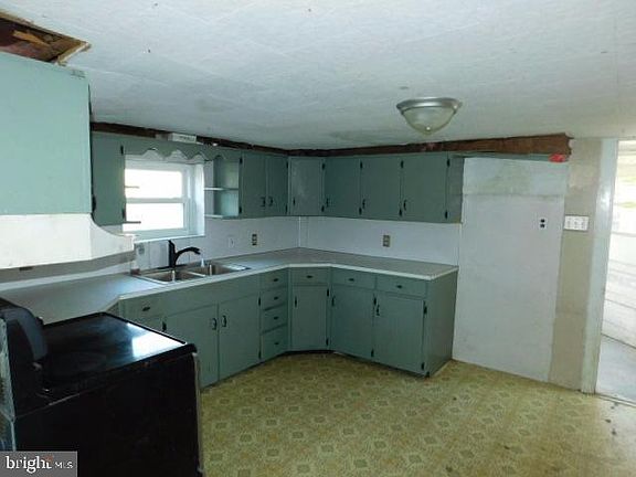 4th image of 54 Sayer Dr
