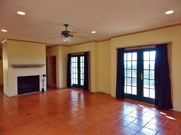 4th image of 113 Village Dr